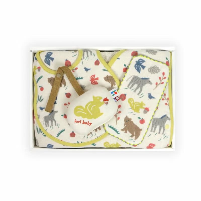 『alku-アルク』スリーパー・プリントスタイ(YE)・吊り下げトイ(りす）・キッズハンカチ ベビー4点ギフトセット【L箱】