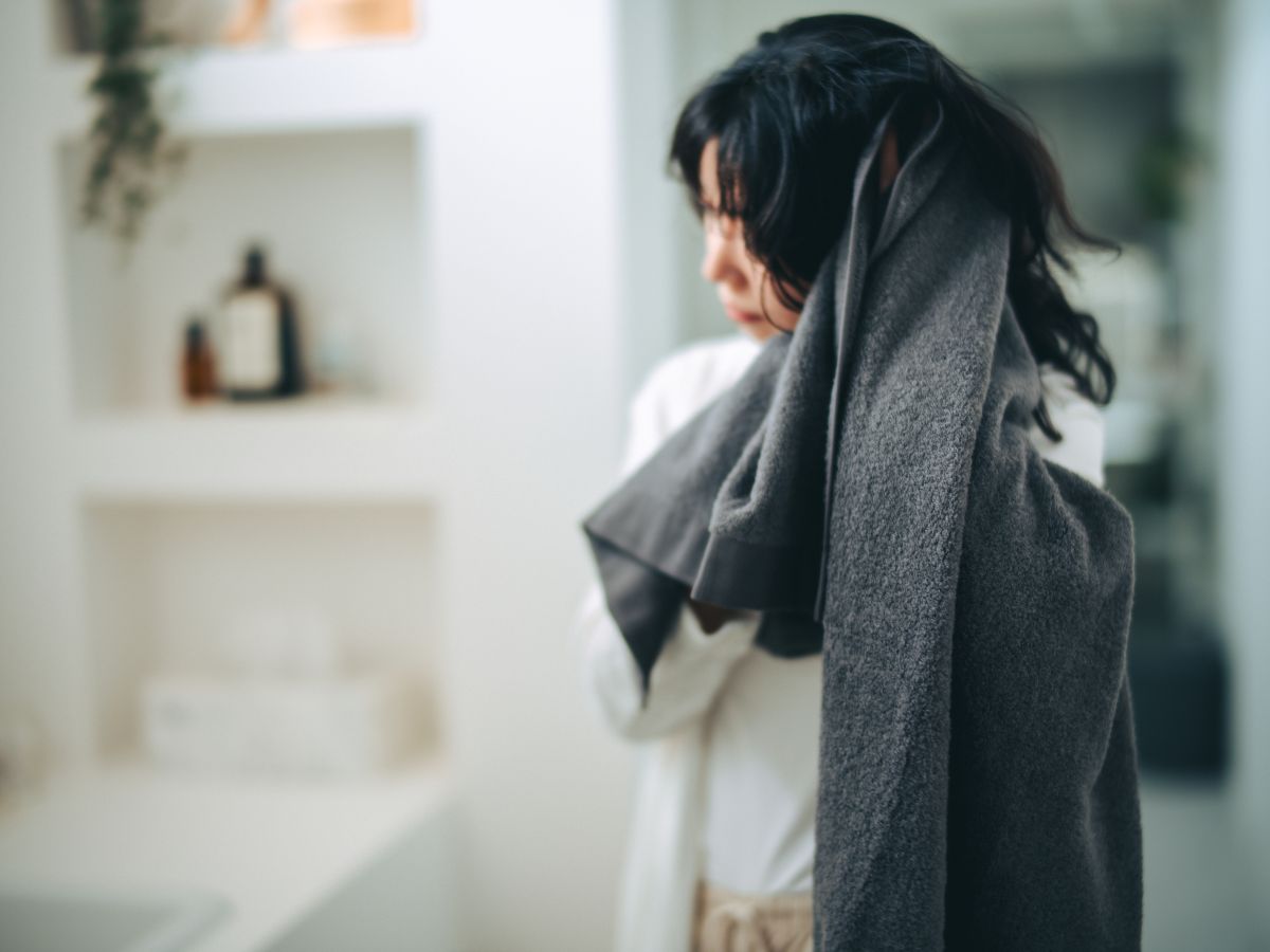 iorinoすぐさらで髪を拭いているところ